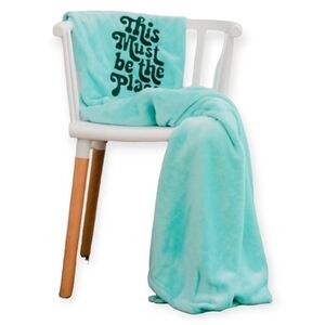 COCUS POCUS This Must Be The Place Plush Fleece Nap‎ Blanket Green Medium Weight